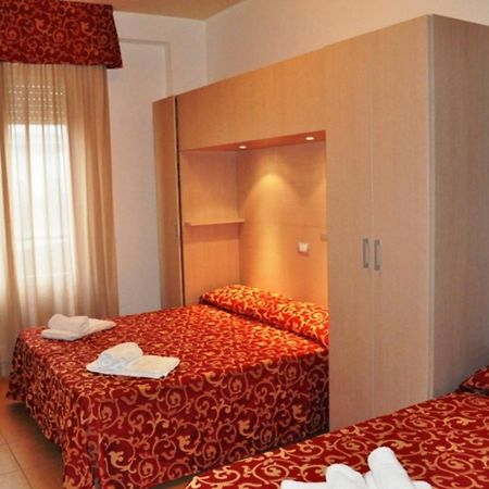 Hotel Mimosa Bellaria-Igea Marina Oda fotoğraf