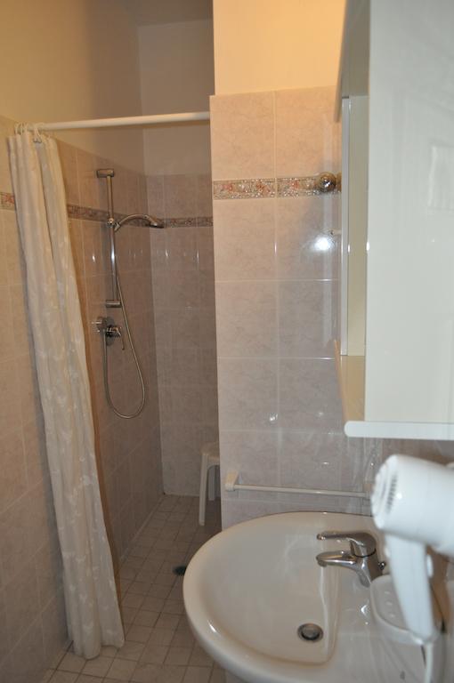 Hotel Mimosa Bellaria-Igea Marina Oda fotoğraf